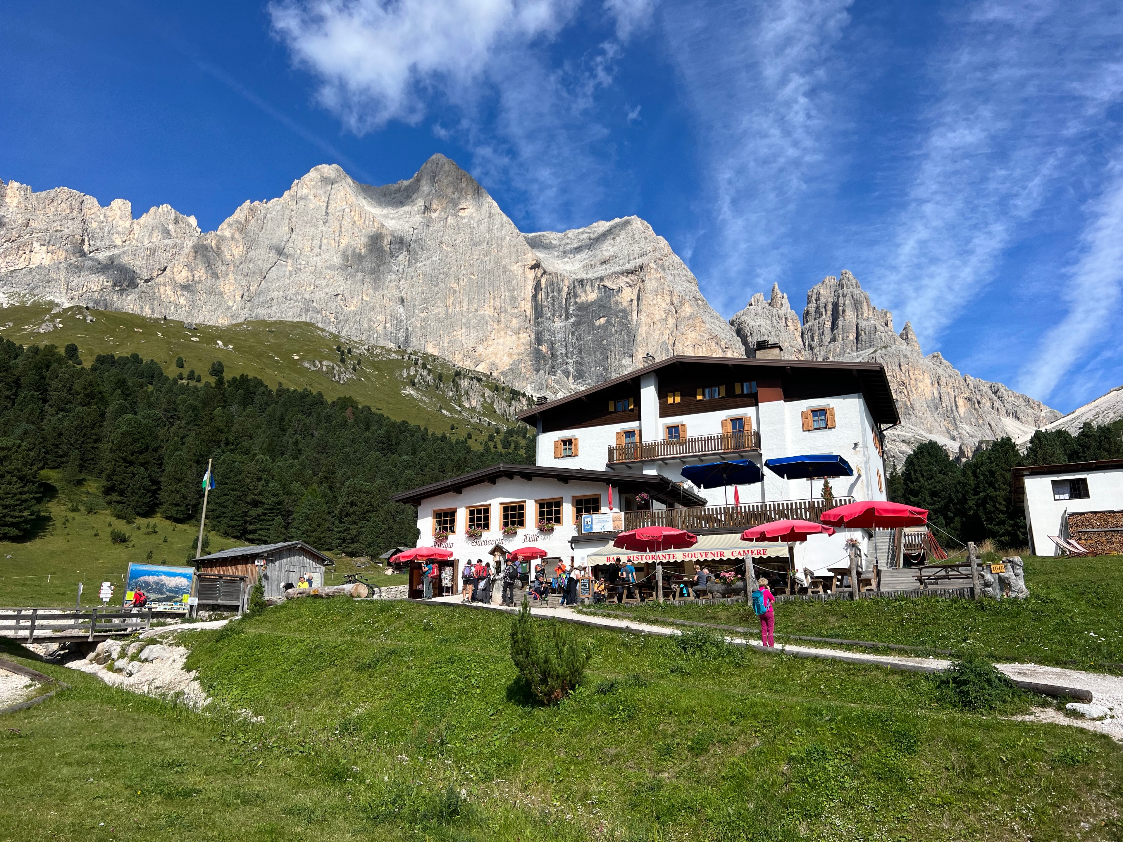 Rifugio Gardeccia in den Dolomiten — Ausgangspunkt für Alpinklettern und Klettertouren